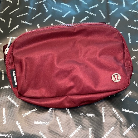 Lululemon Everywhere Belt Bag - Picture 5 of 5